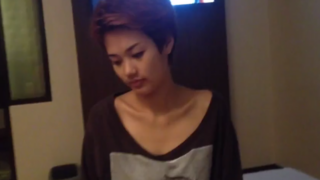 คลิปหลุดไทย แม่สาวทอมผมสั้นจับควยเสี่ยมาอมให้เสียวๆจนเงี่ยน ต่อด้วยนอนแหกขารอควยจับเสียบหีกระแทกรัวๆจนร้องครางลั่นเลย